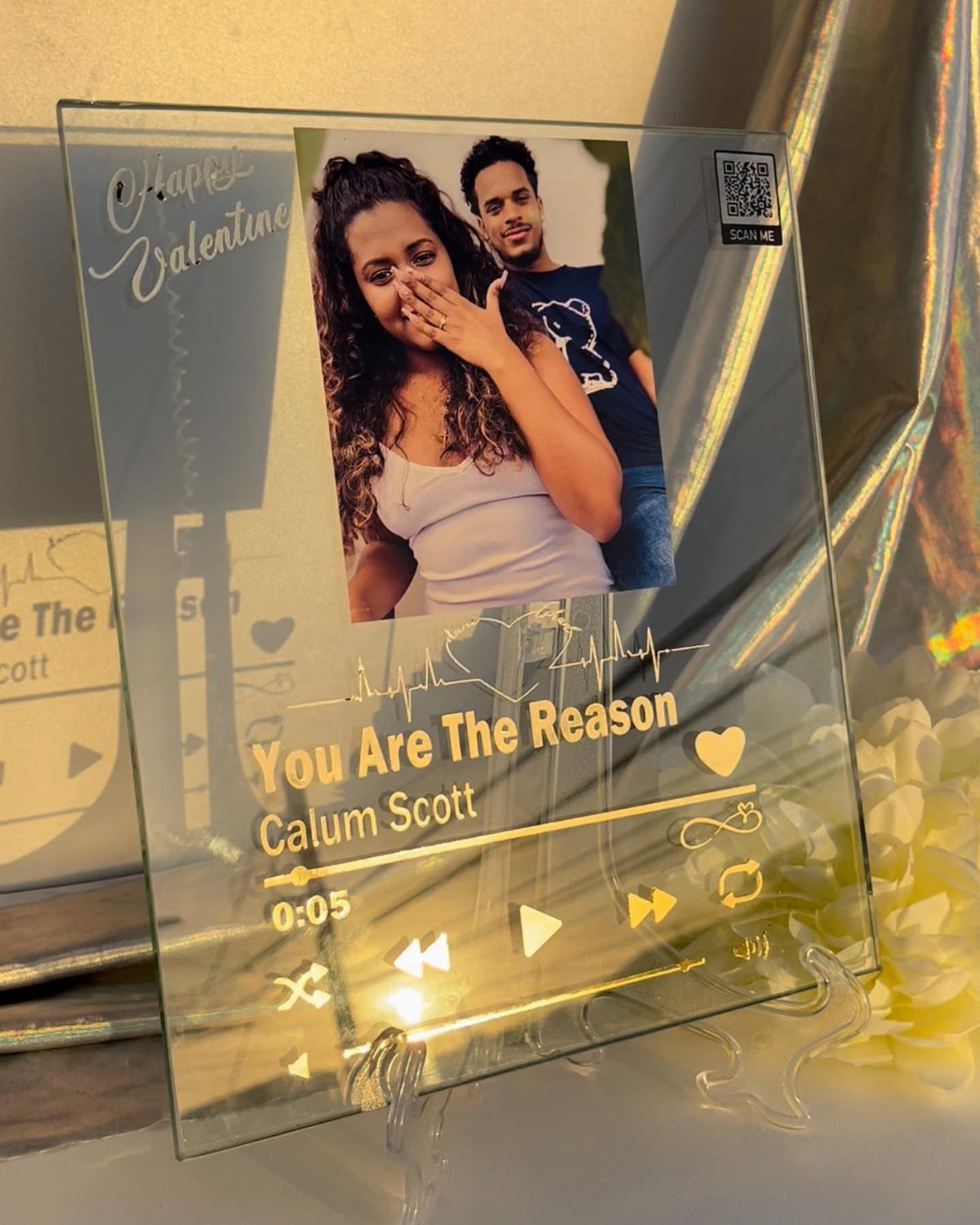 Acrylic song plaque with a couple's photo and music playback interface details.