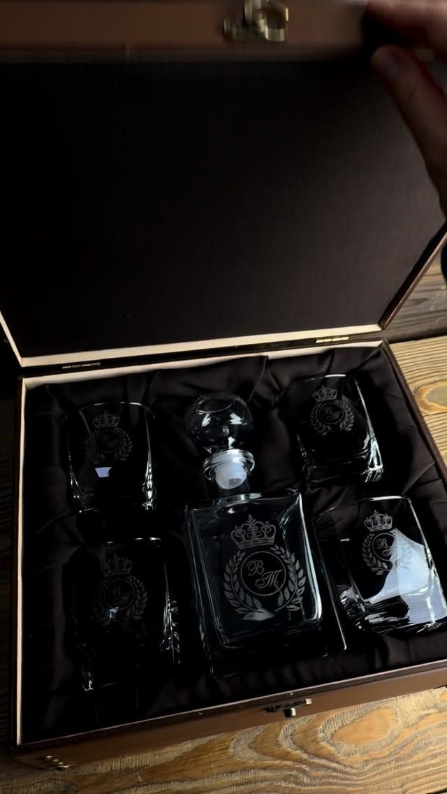 Whiskey decanter and four glasses with crown etchings in a wooden gift box.